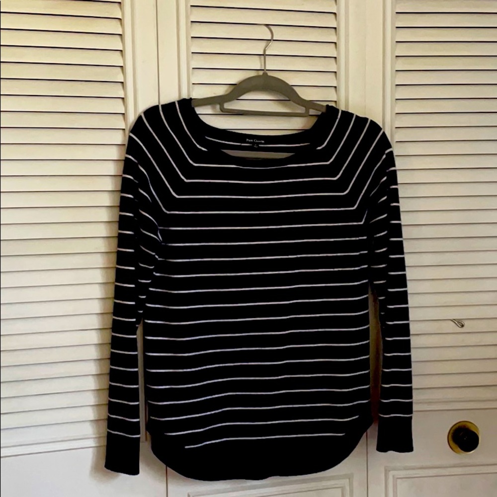 Valencia Curved Hem Pullover